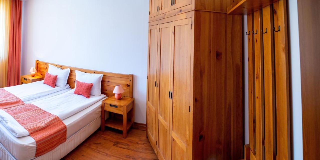 Two Bedroom In Murphys Apartment