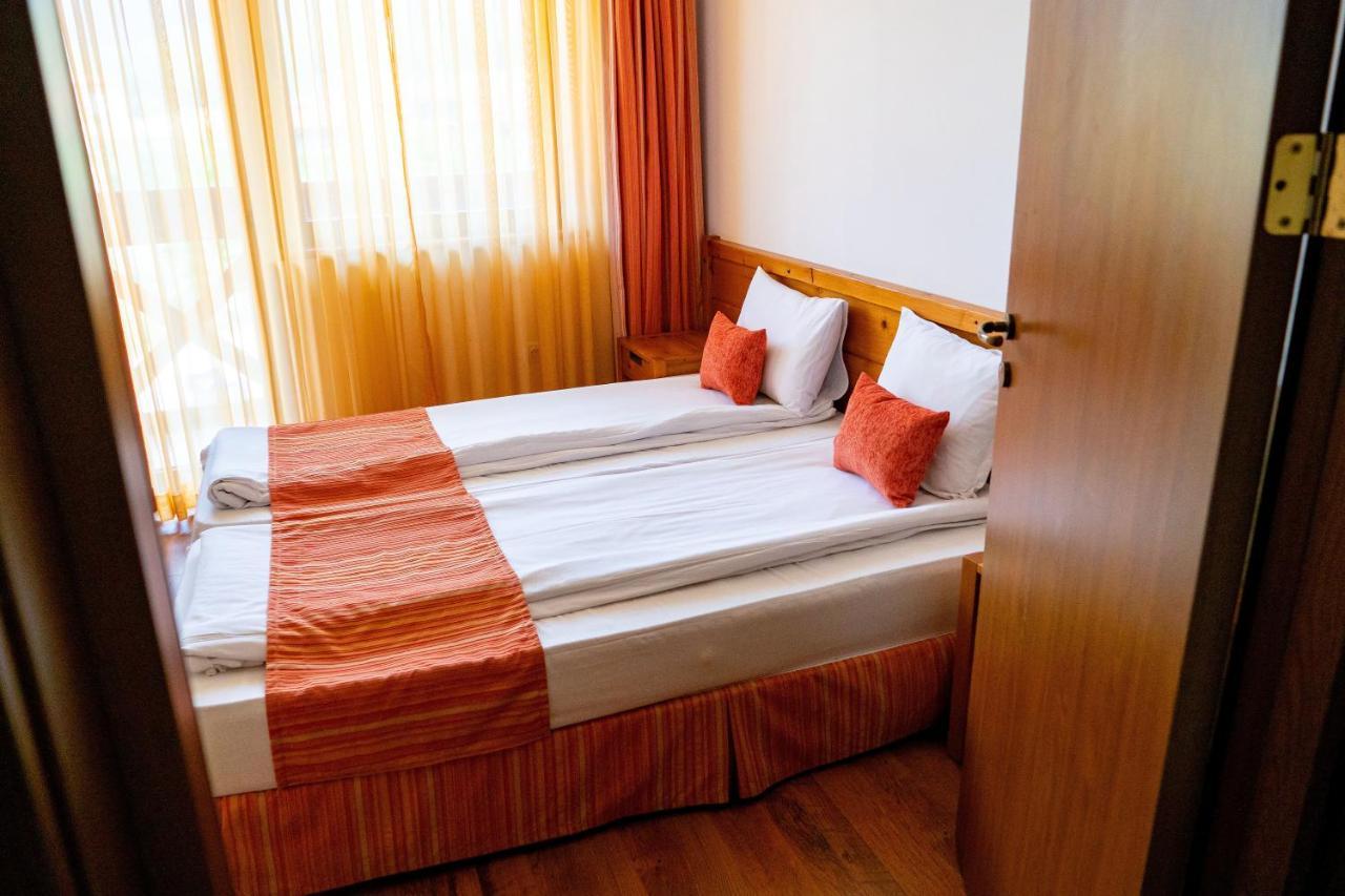Two Bedroom In Murphys Apartment *