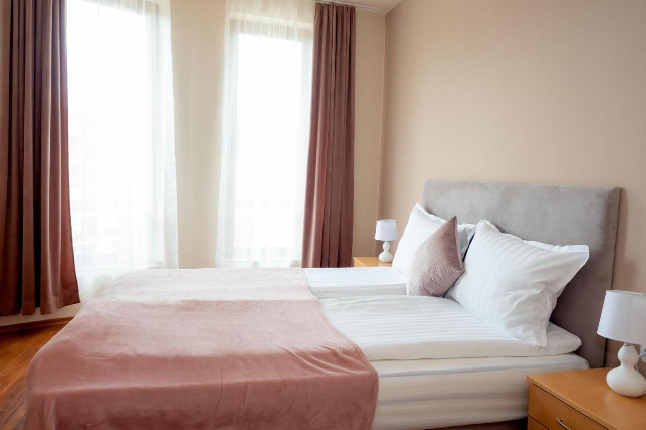 Two Bedroom In Murphys Apartment *