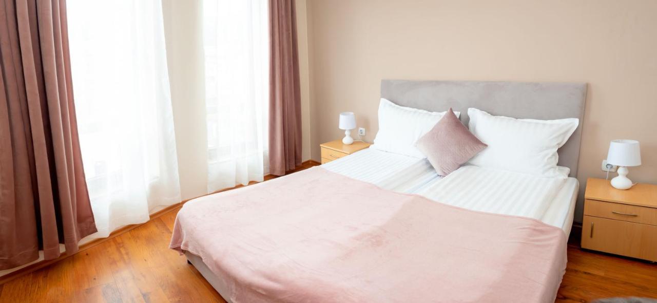 Two Bedroom In Murphys Apartment *